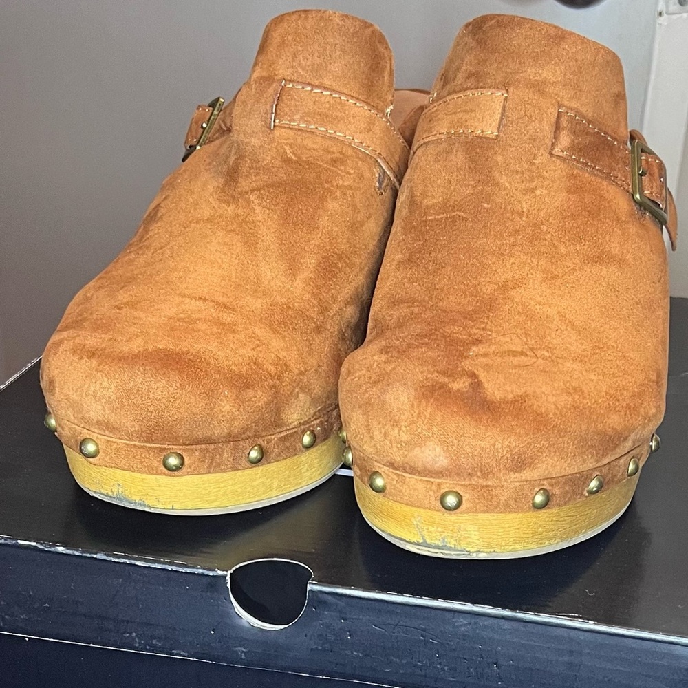 GUC Torrid Suede Clogs - Picture 3 of 4